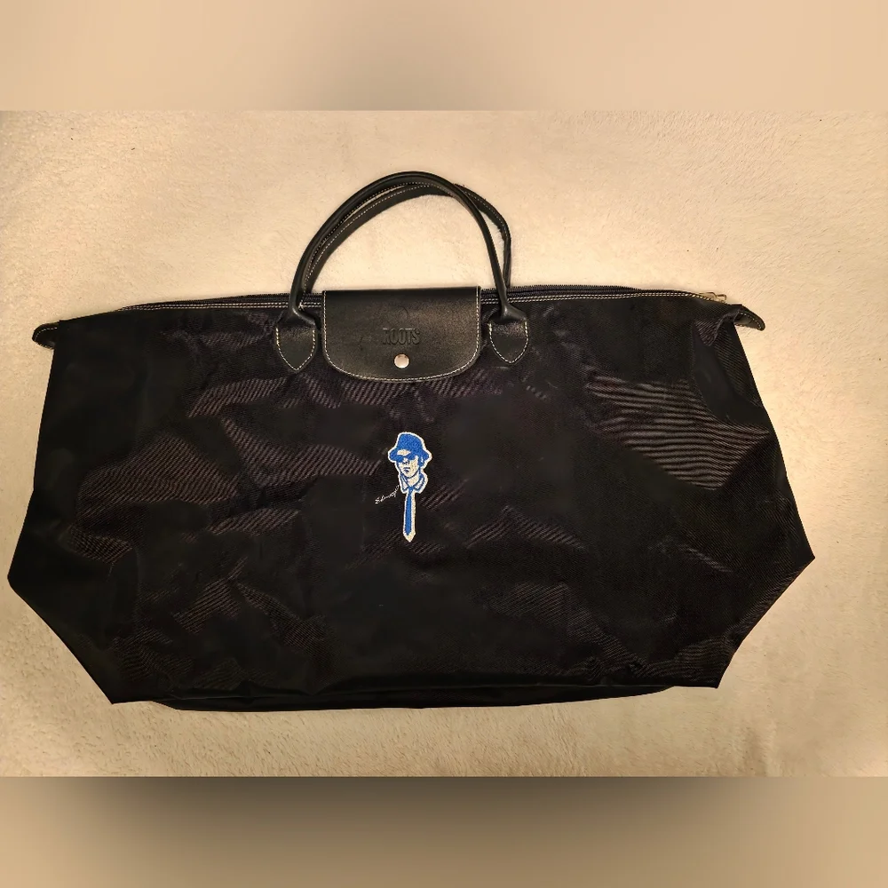 Roots Black Nylon Garment Bag with Leather Handles – Made in Canada